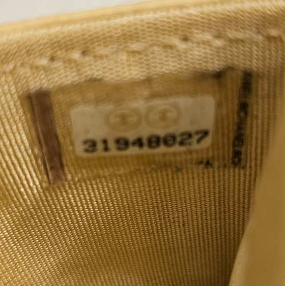 Rare Chanel Boy Card Holder โ Yellow Caviar Leather, Full Set, Giftable - Picture 6 of 6